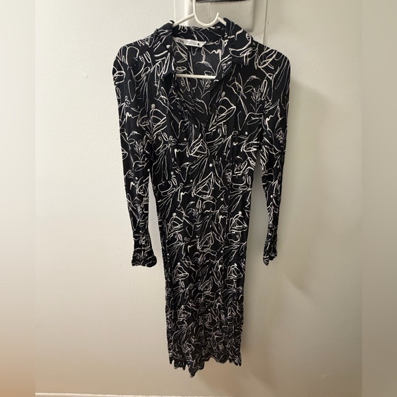Zara Black & White Abstract Print Midi Dress | Chic + Flattering - Picture 2 of 4